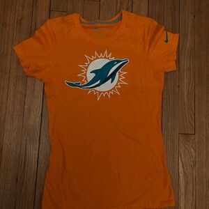 Dolphins T-shirt Size SP Brand new